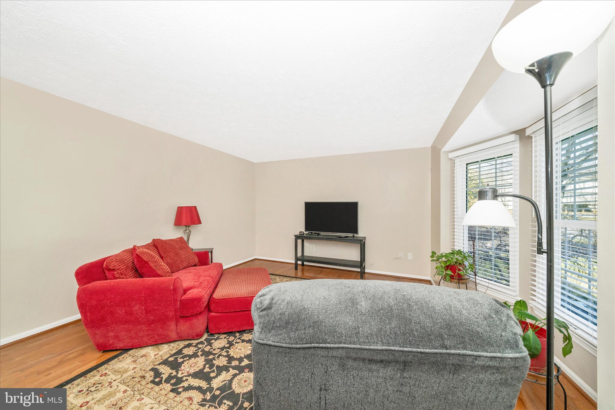 5623 ROUNDTREE LANE
