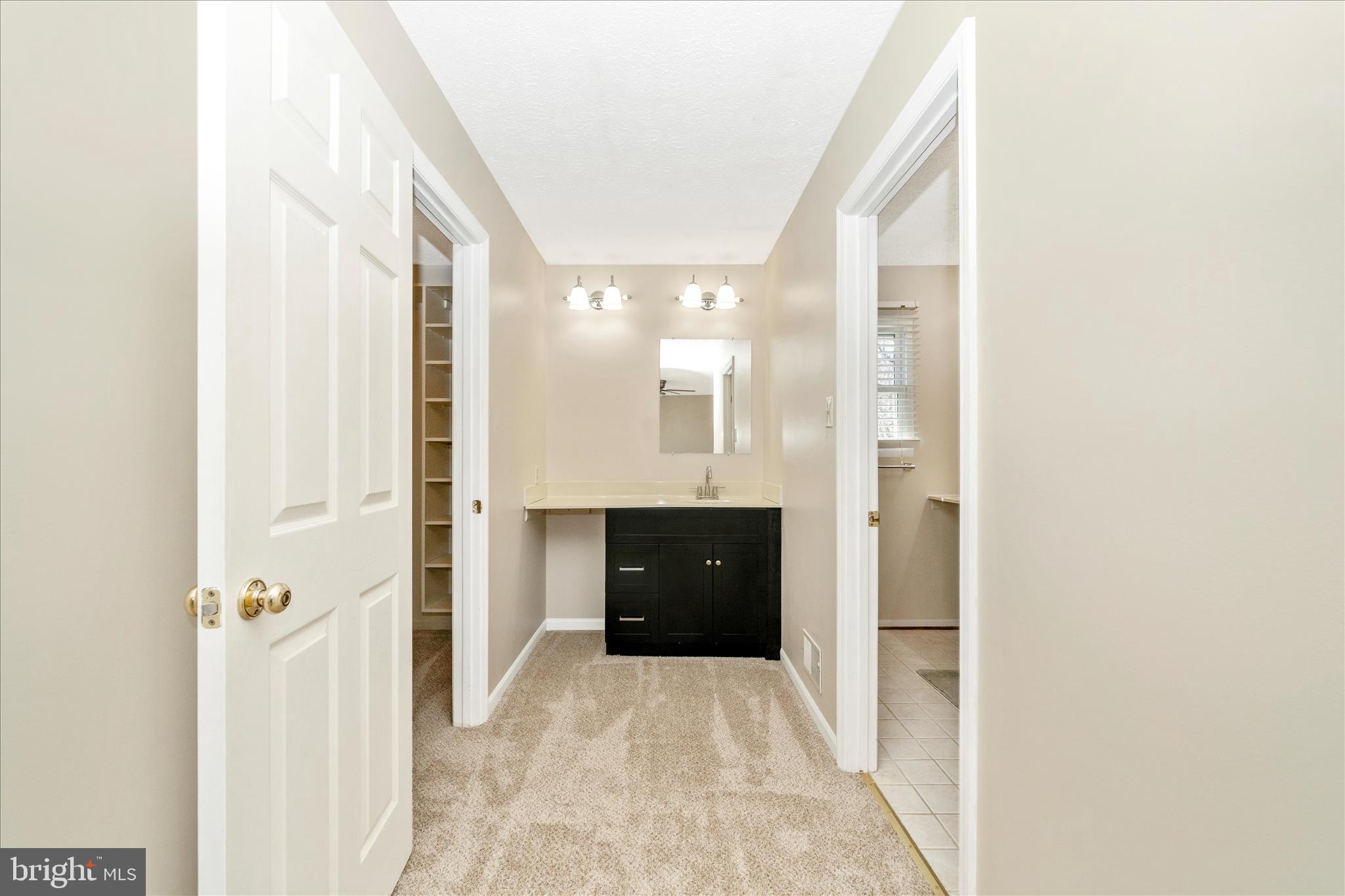 5623 ROUNDTREE LANE