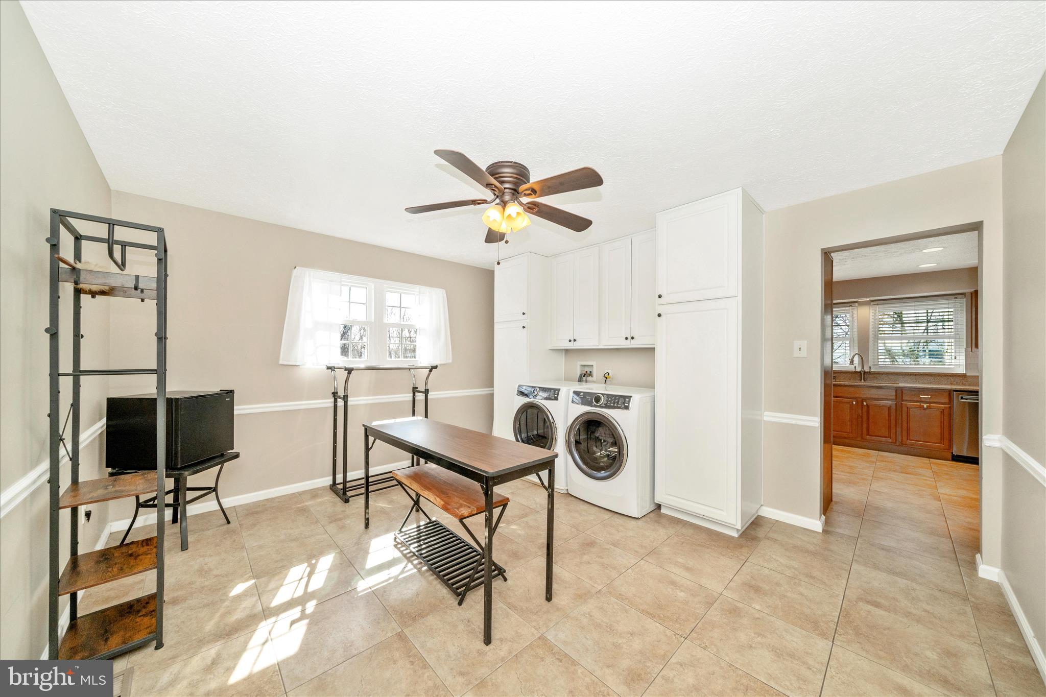 5623 ROUNDTREE LANE