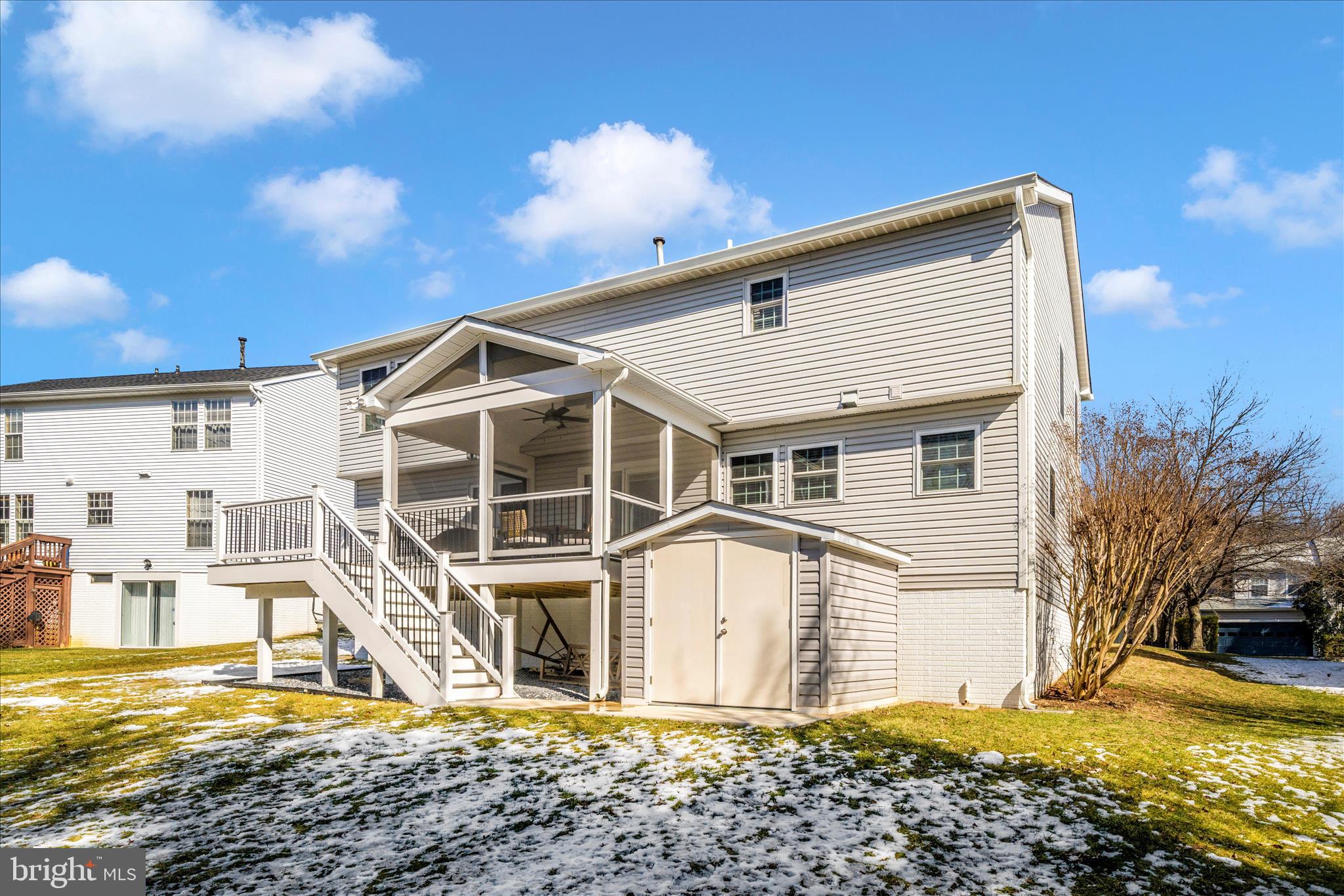 5623 ROUNDTREE LANE