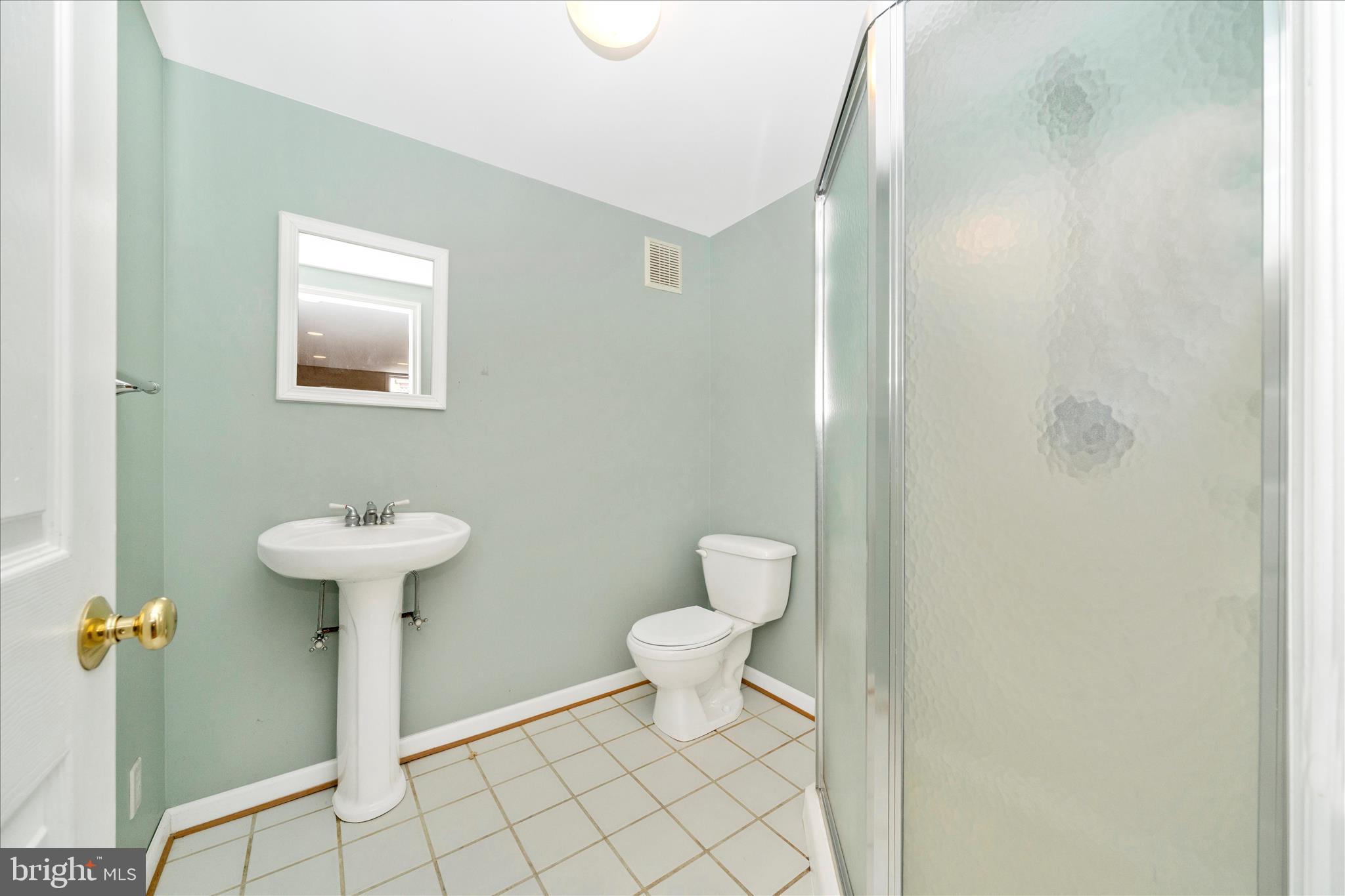 5623 ROUNDTREE LANE