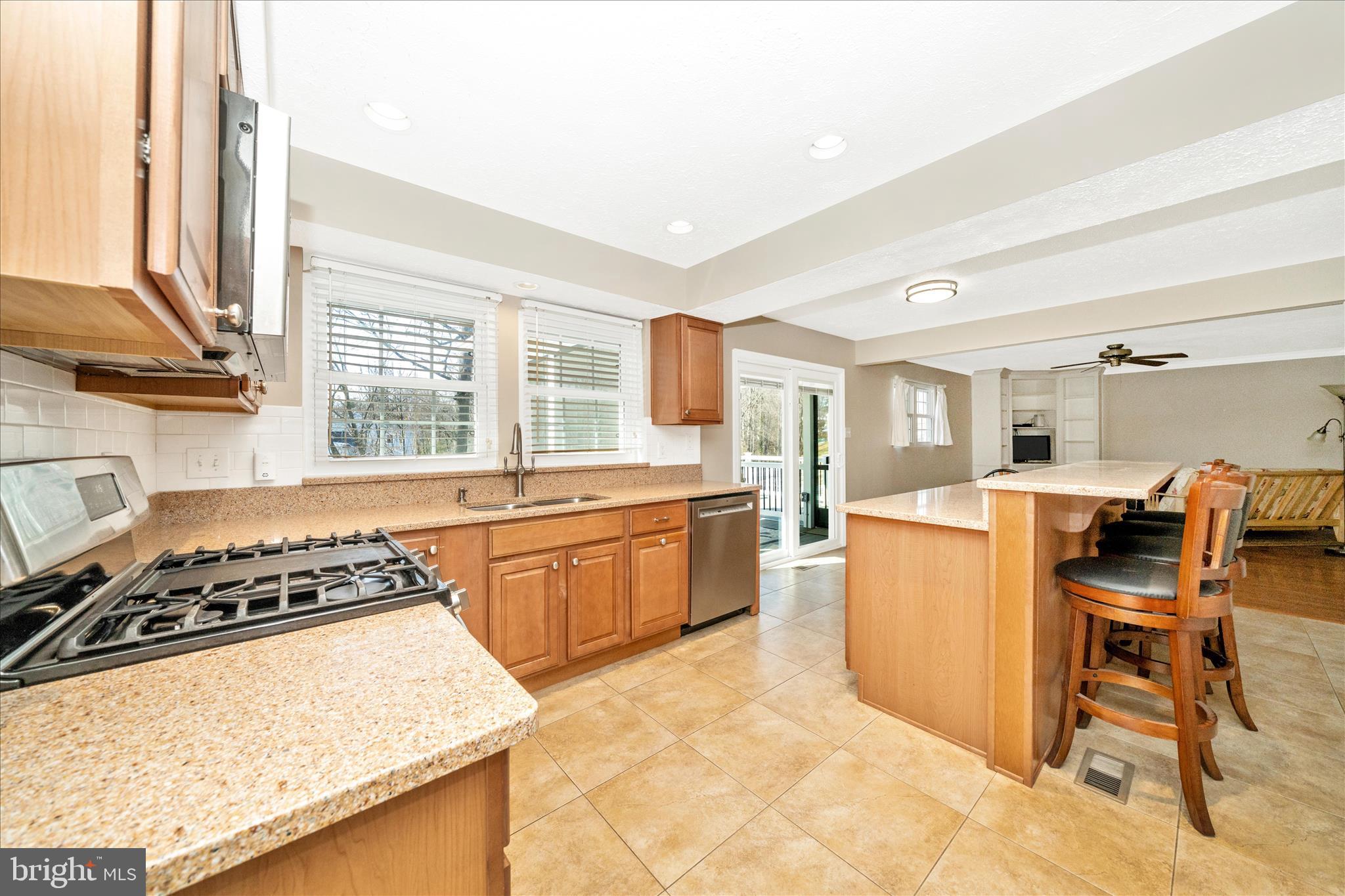 5623 ROUNDTREE LANE