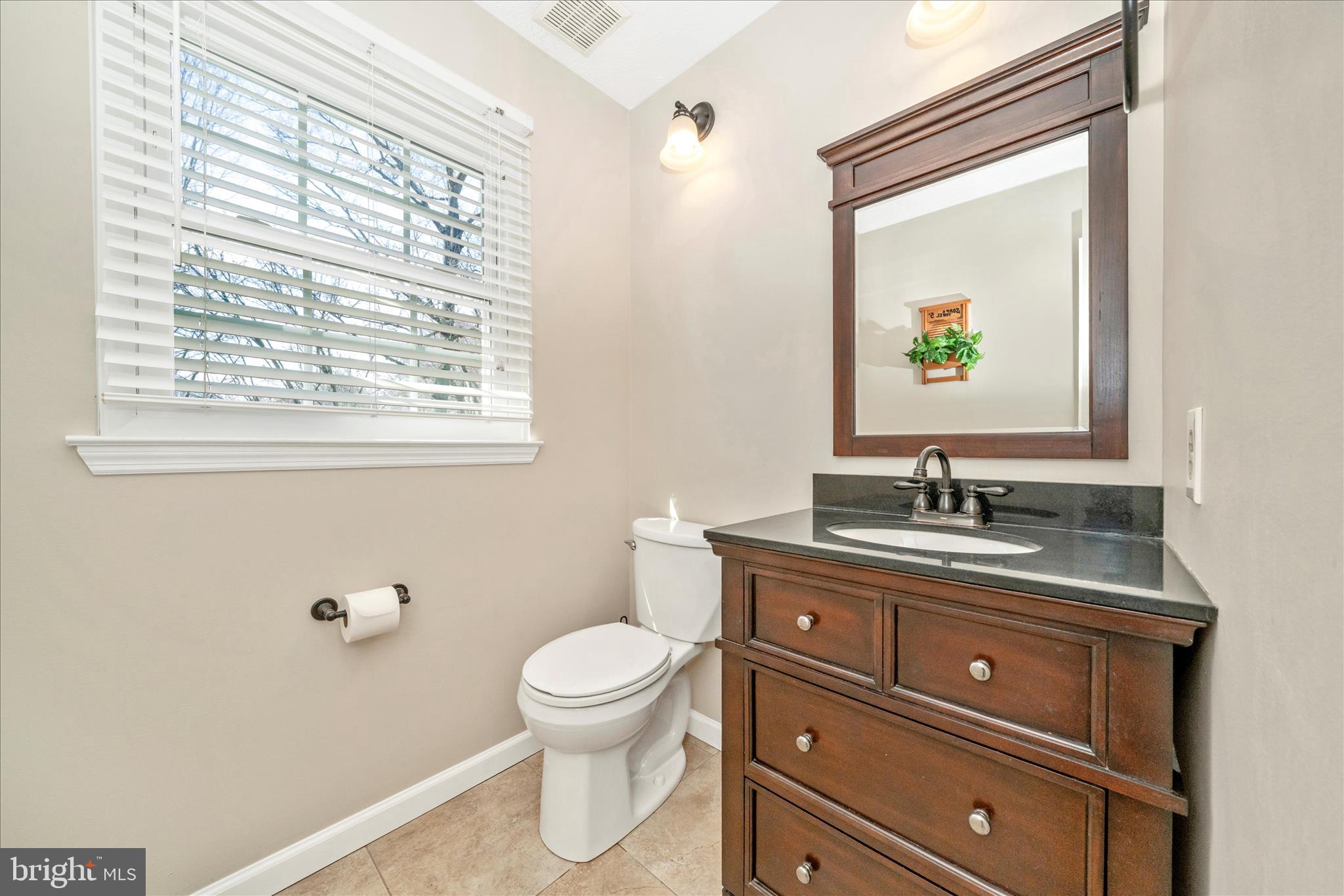 5623 ROUNDTREE LANE