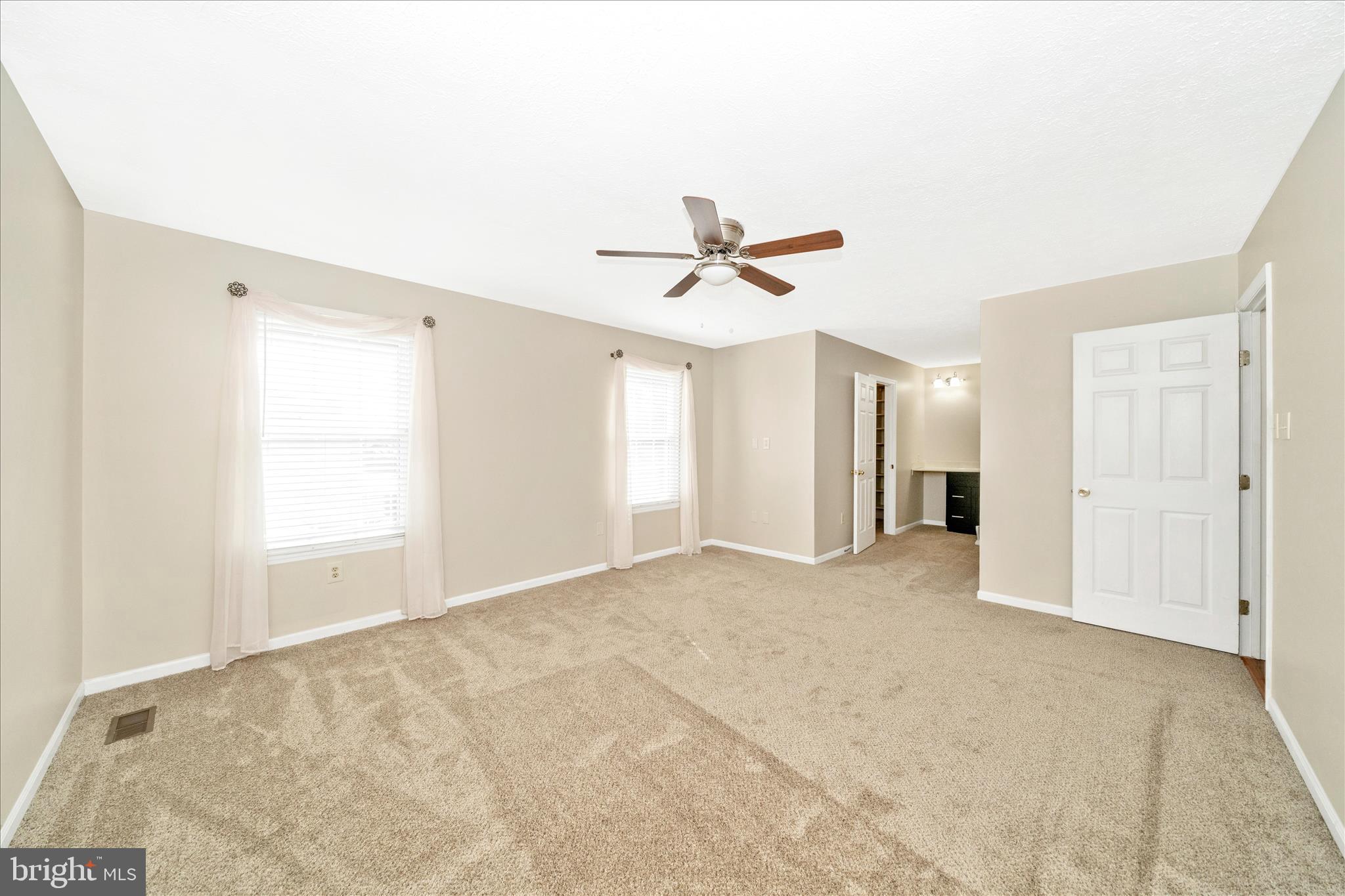 5623 ROUNDTREE LANE