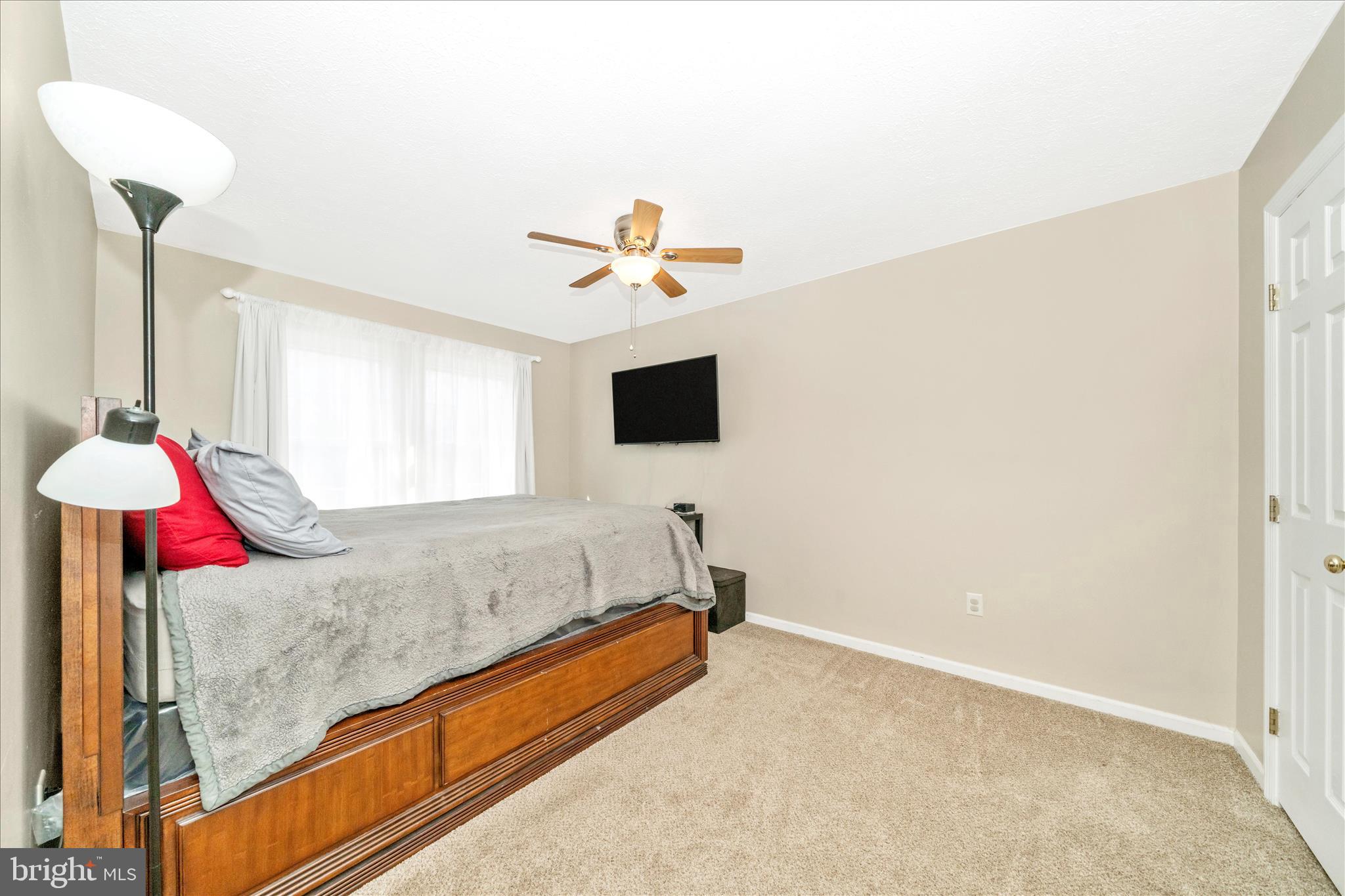 5623 ROUNDTREE LANE
