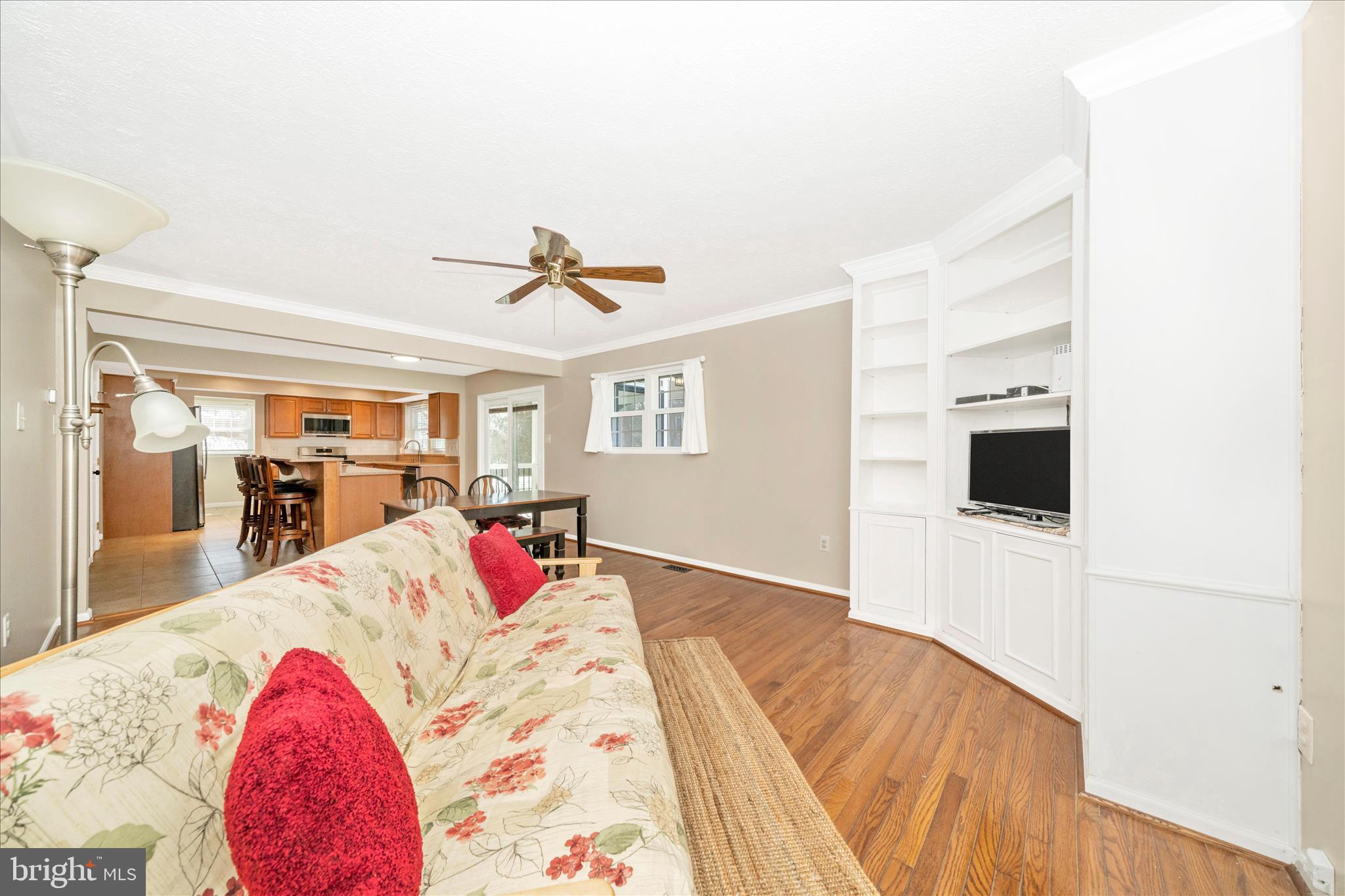 5623 ROUNDTREE LANE