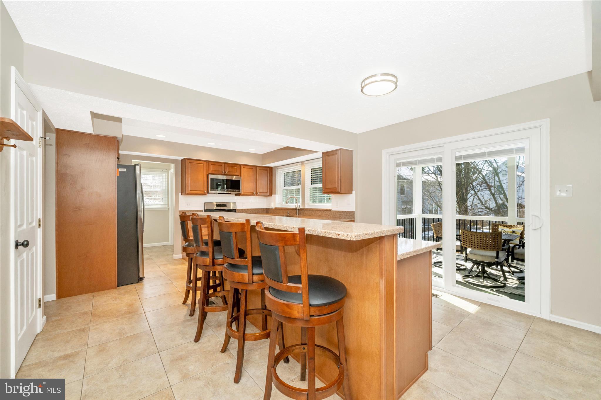 5623 ROUNDTREE LANE