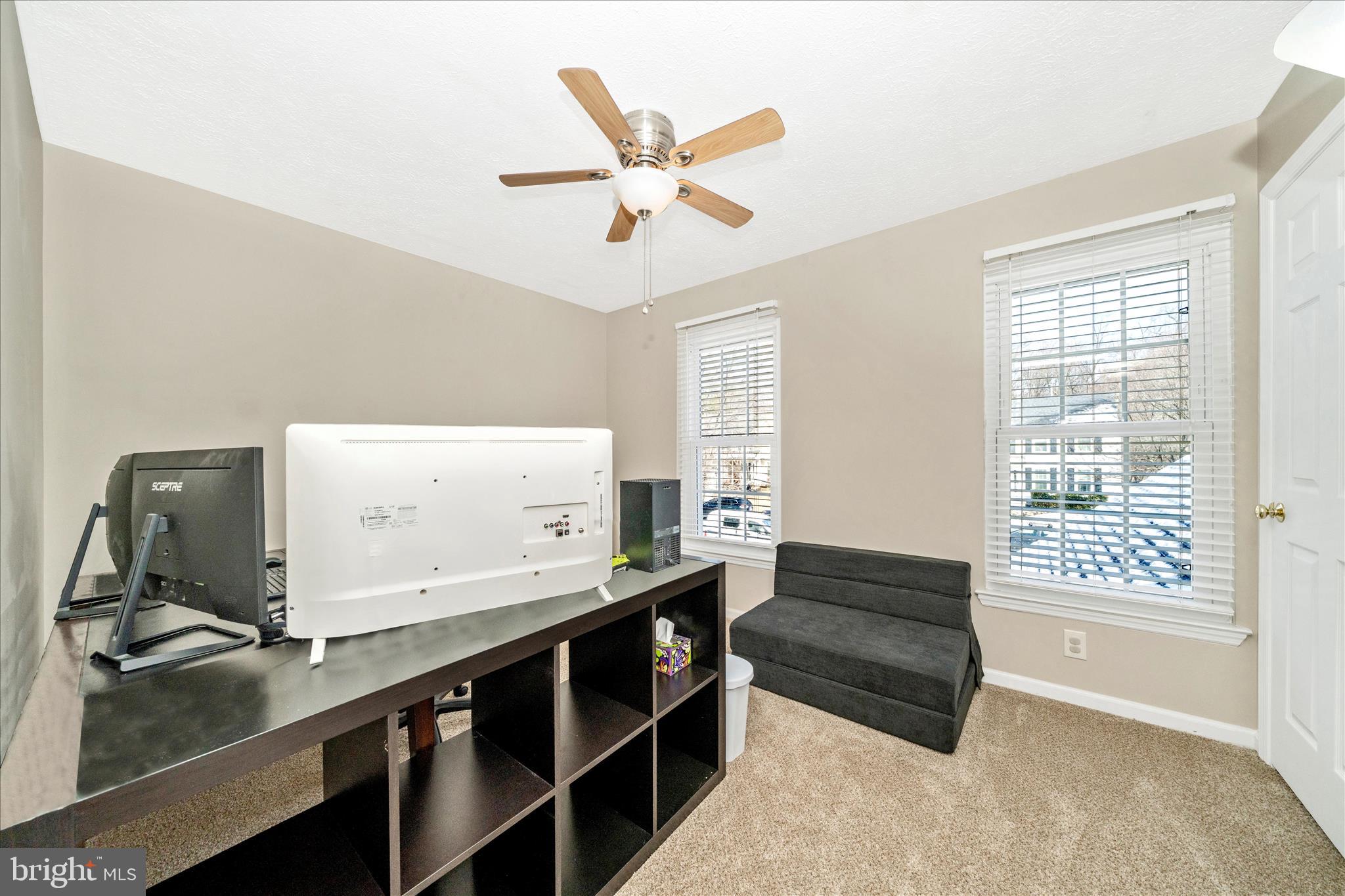 5623 ROUNDTREE LANE