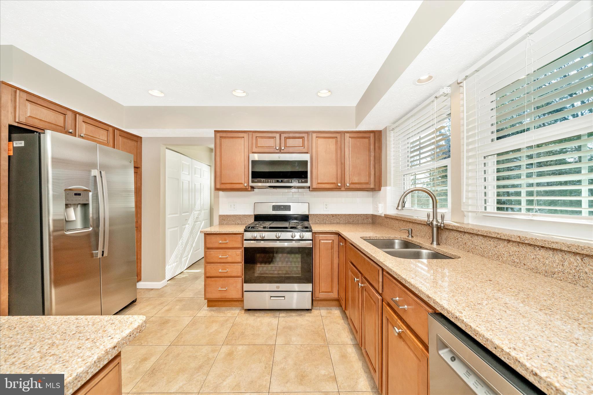 5623 ROUNDTREE LANE