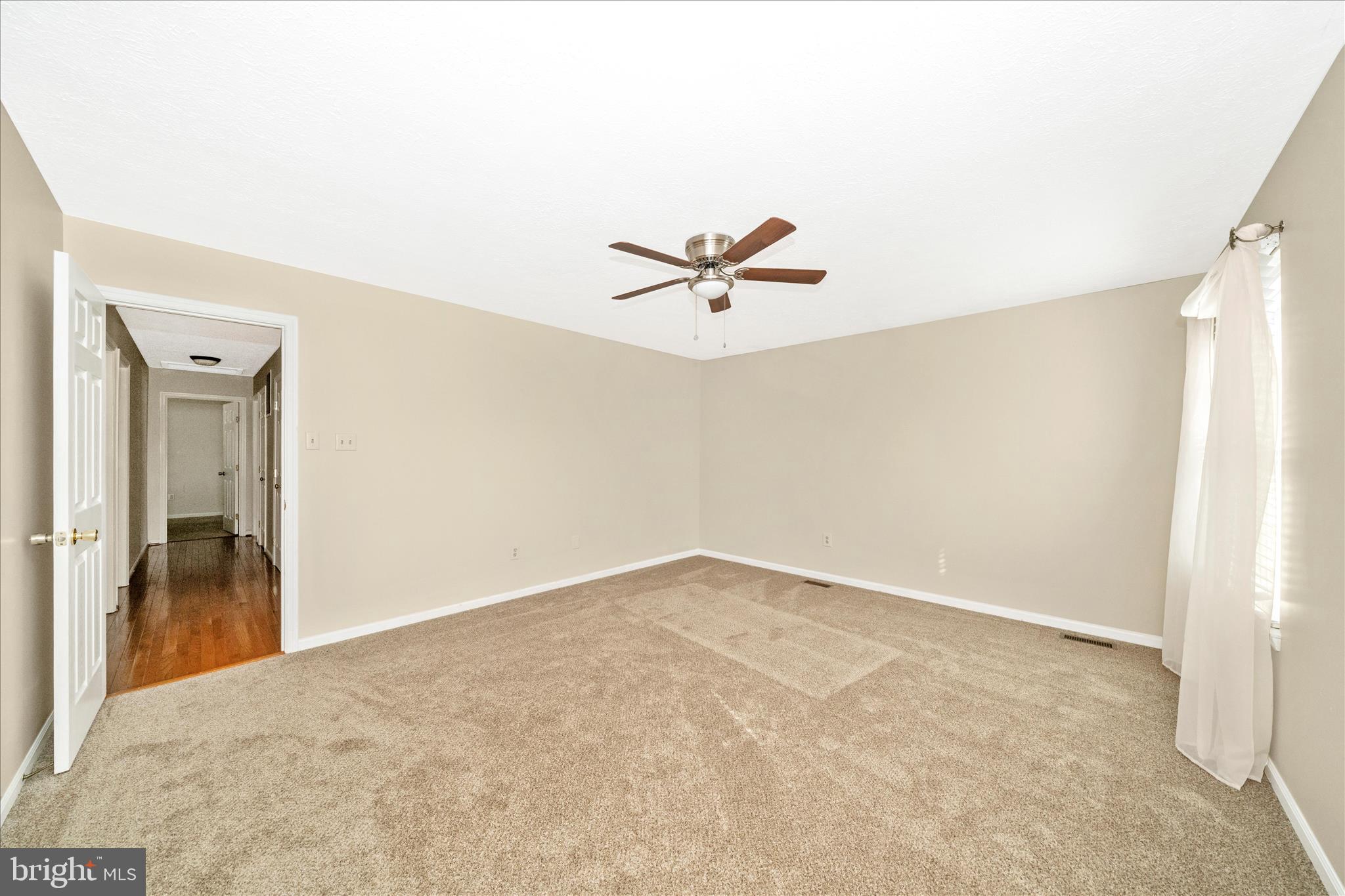 5623 ROUNDTREE LANE