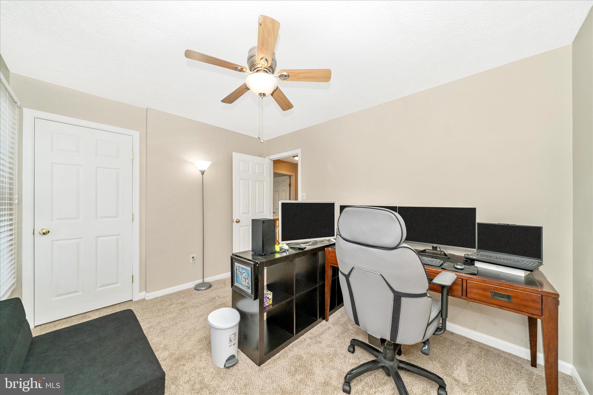 5623 ROUNDTREE LANE