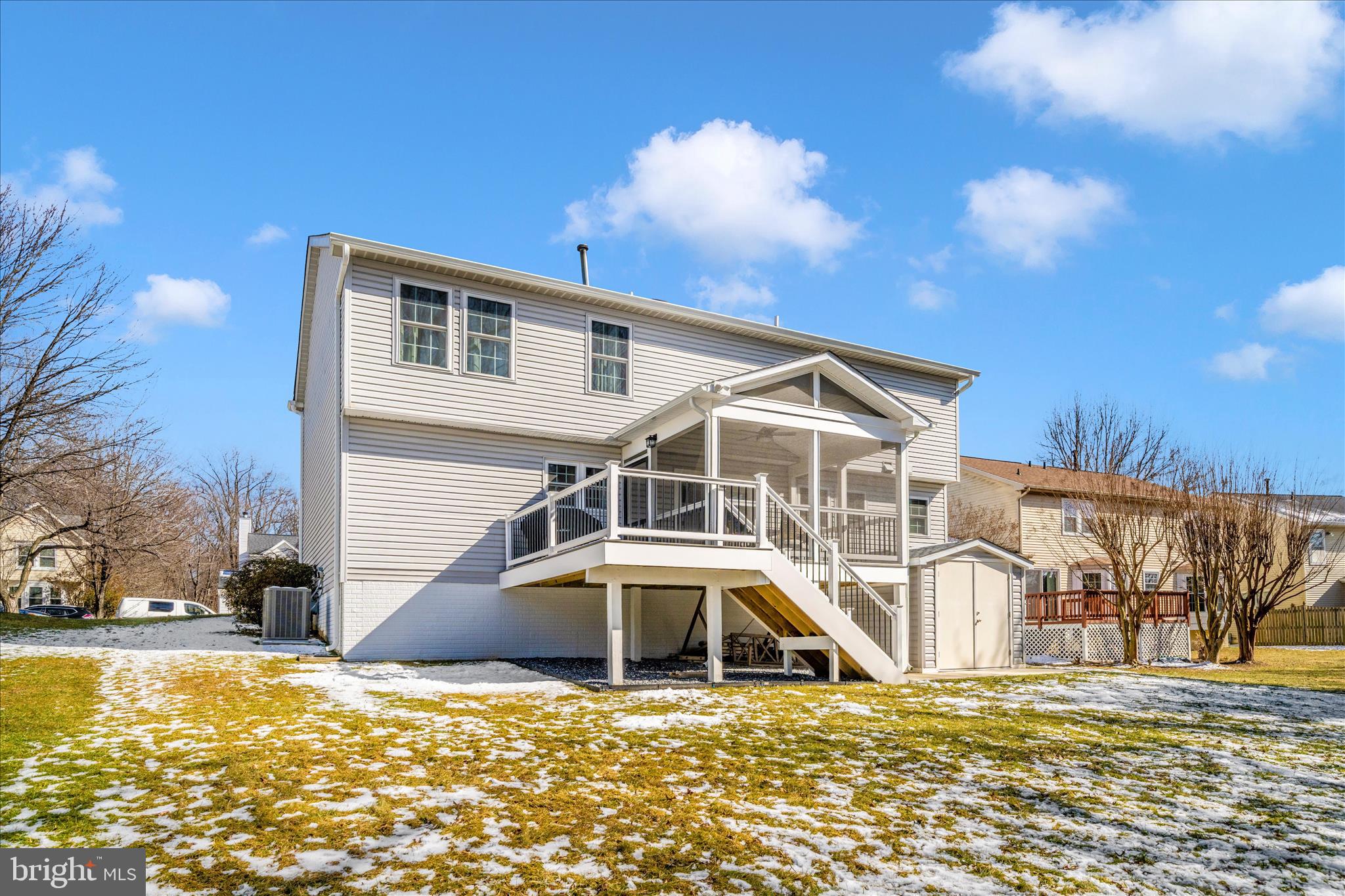 5623 ROUNDTREE LANE