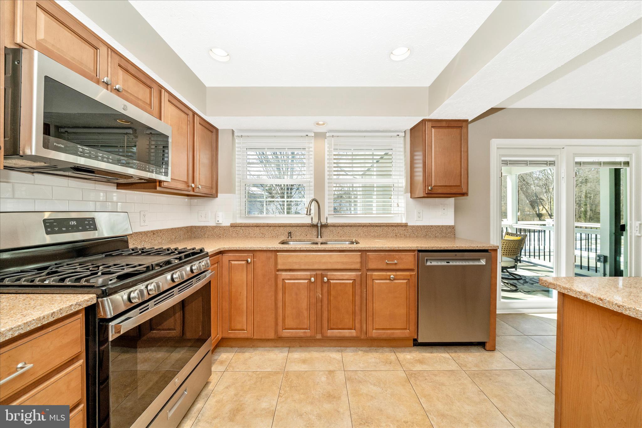 5623 ROUNDTREE LANE