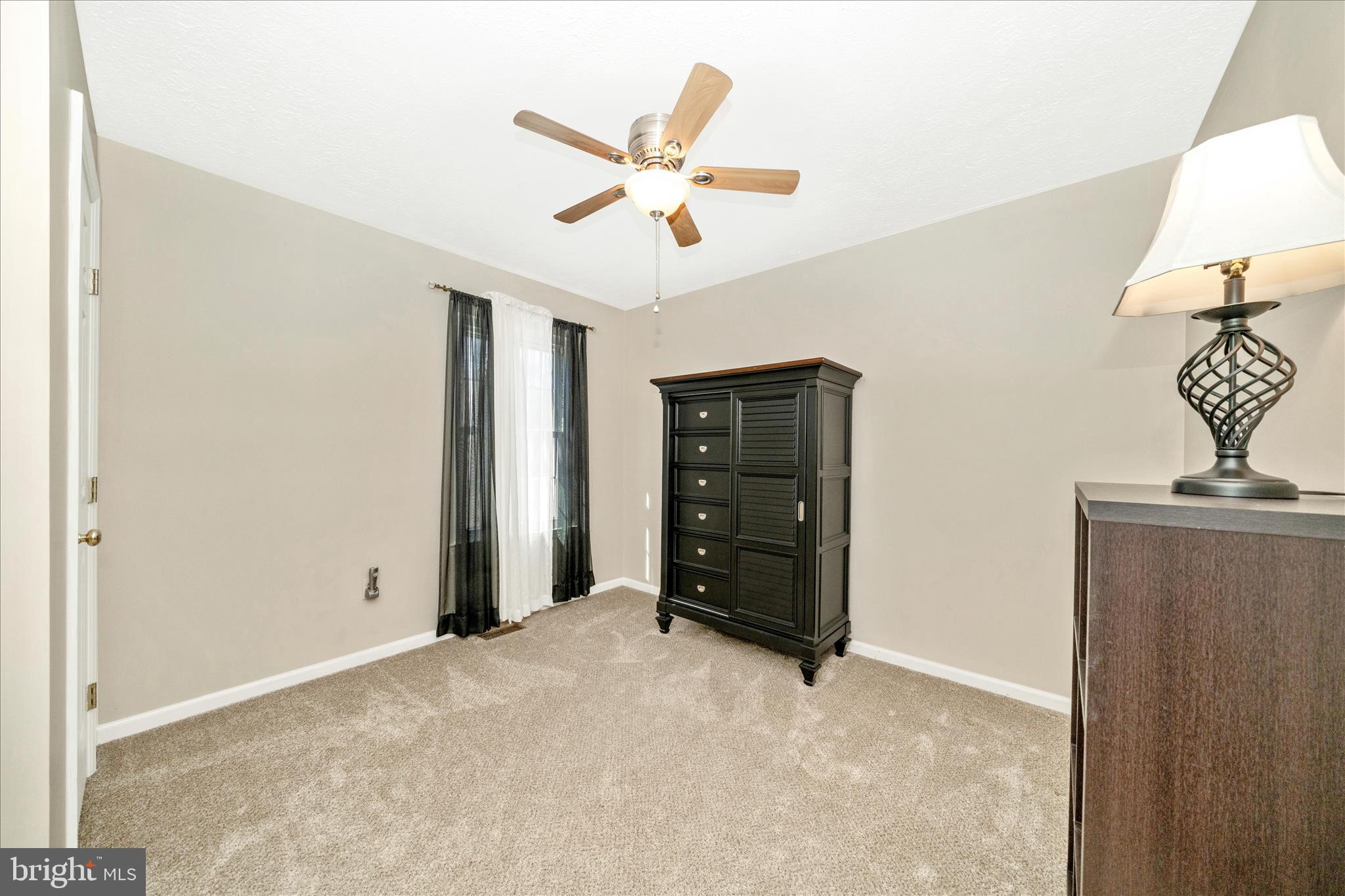 5623 ROUNDTREE LANE