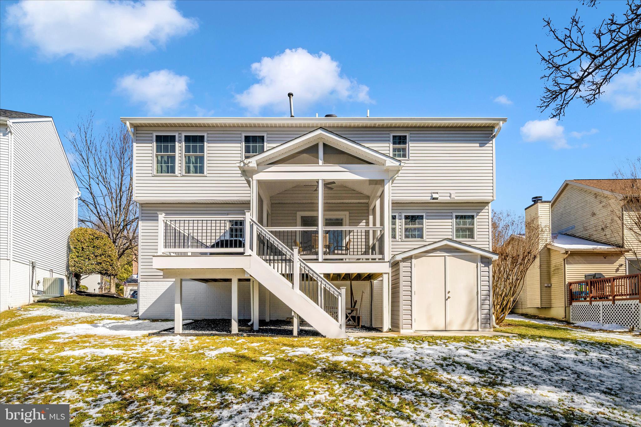 5623 ROUNDTREE LANE