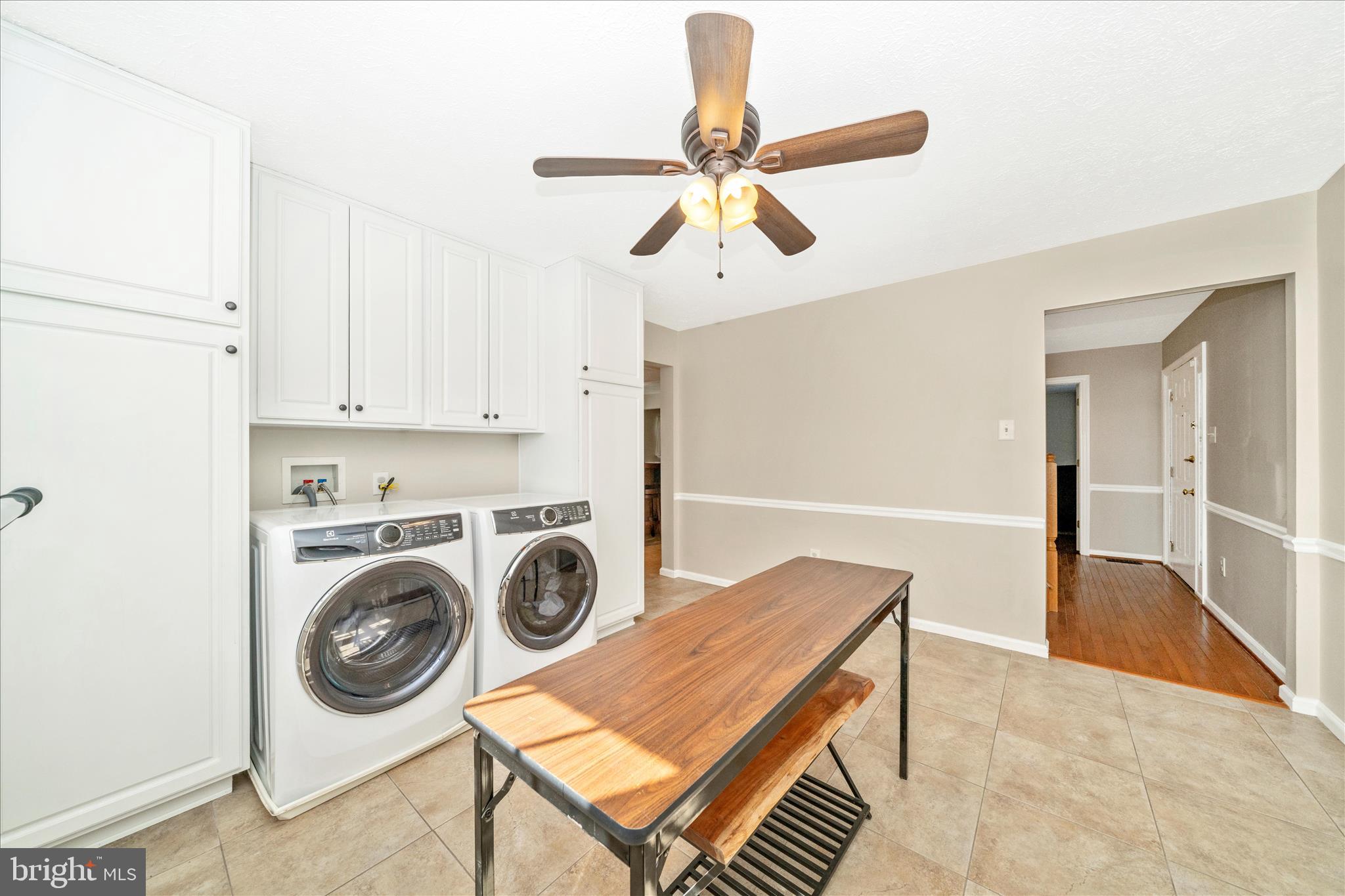 5623 ROUNDTREE LANE