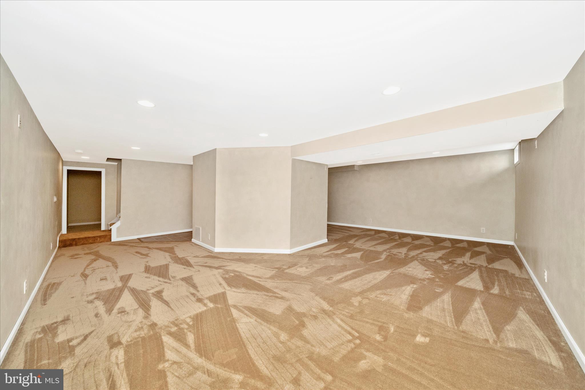 5623 ROUNDTREE LANE