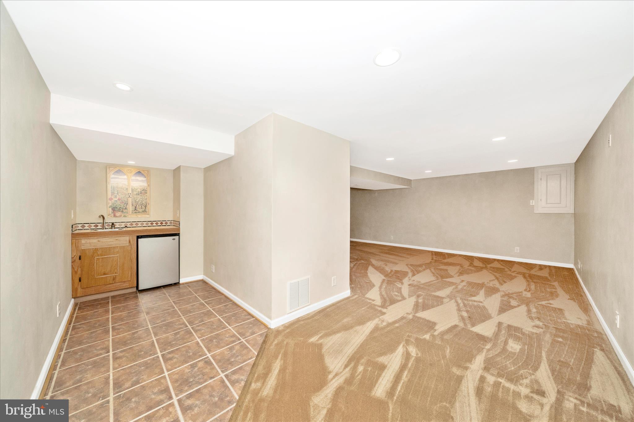 5623 ROUNDTREE LANE