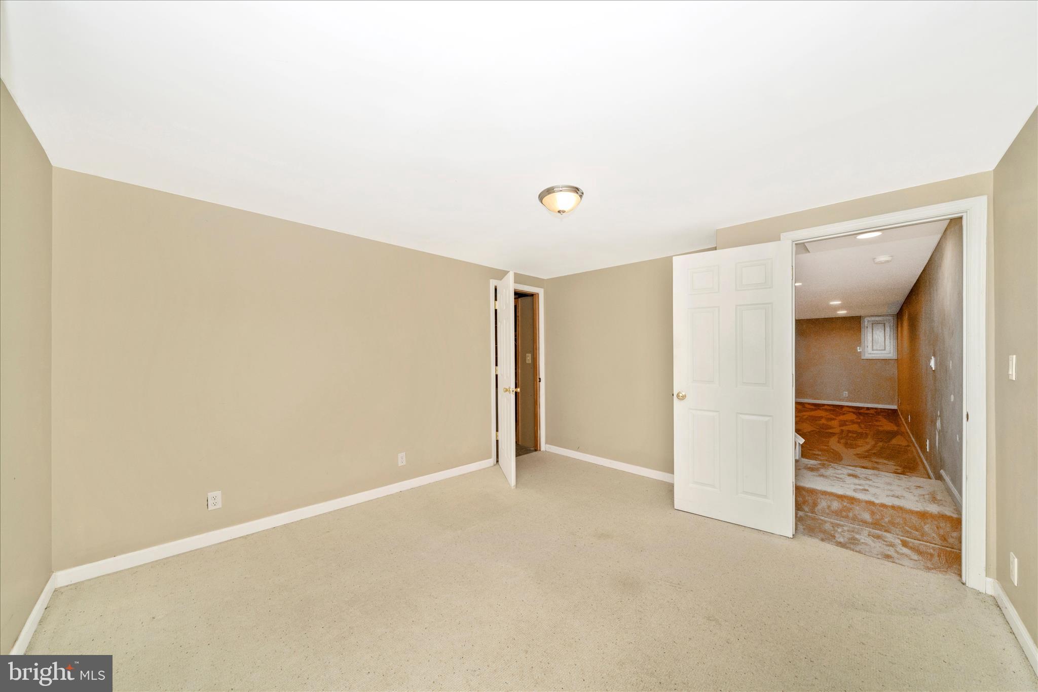 5623 ROUNDTREE LANE
