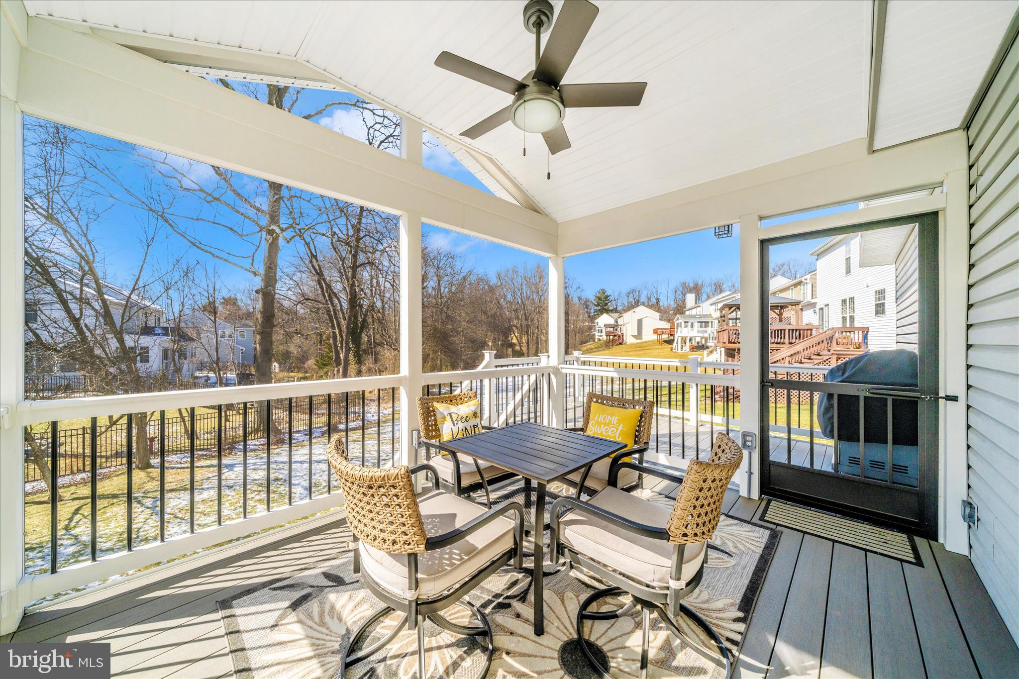 5623 ROUNDTREE LANE