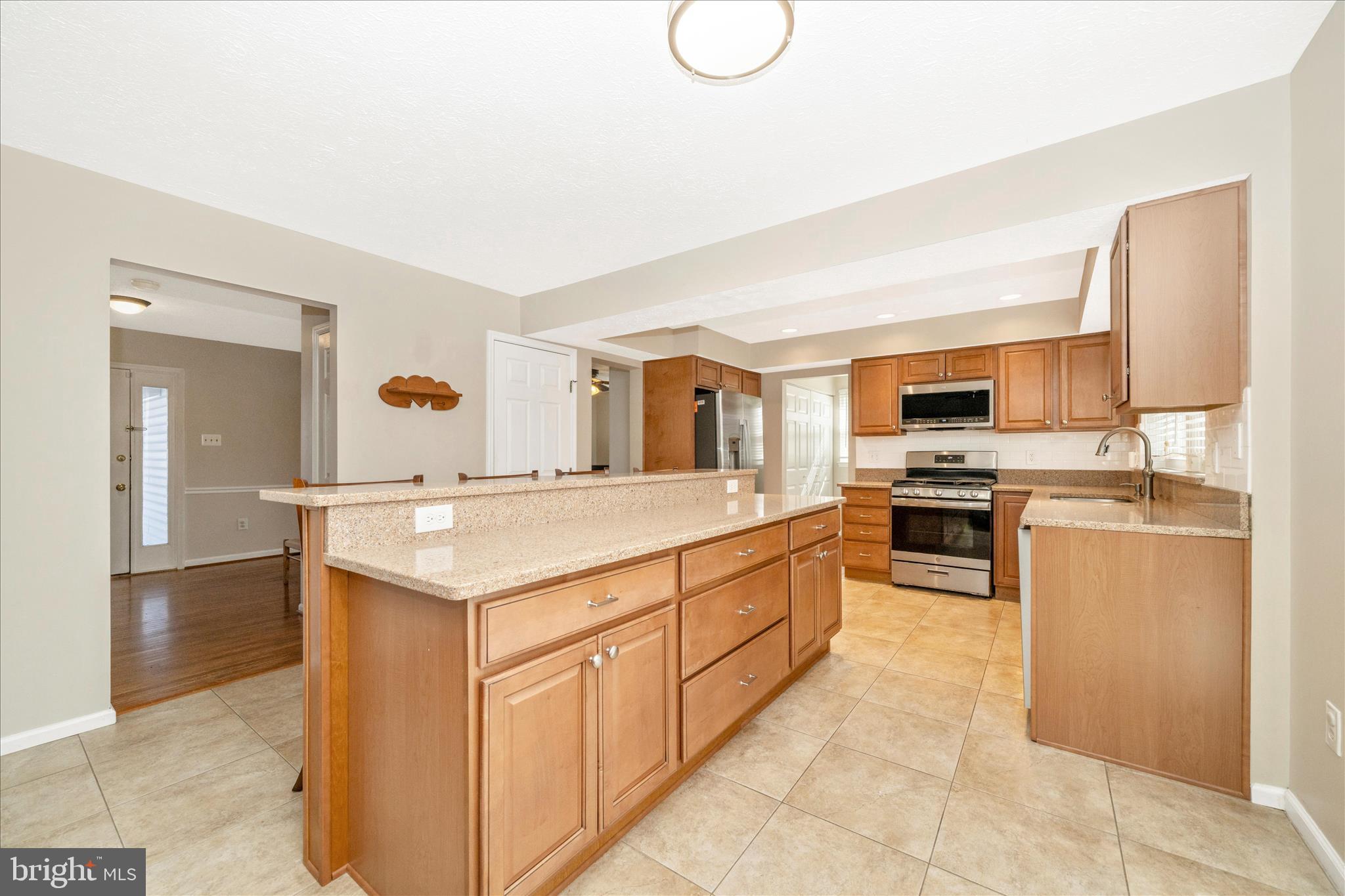 5623 ROUNDTREE LANE