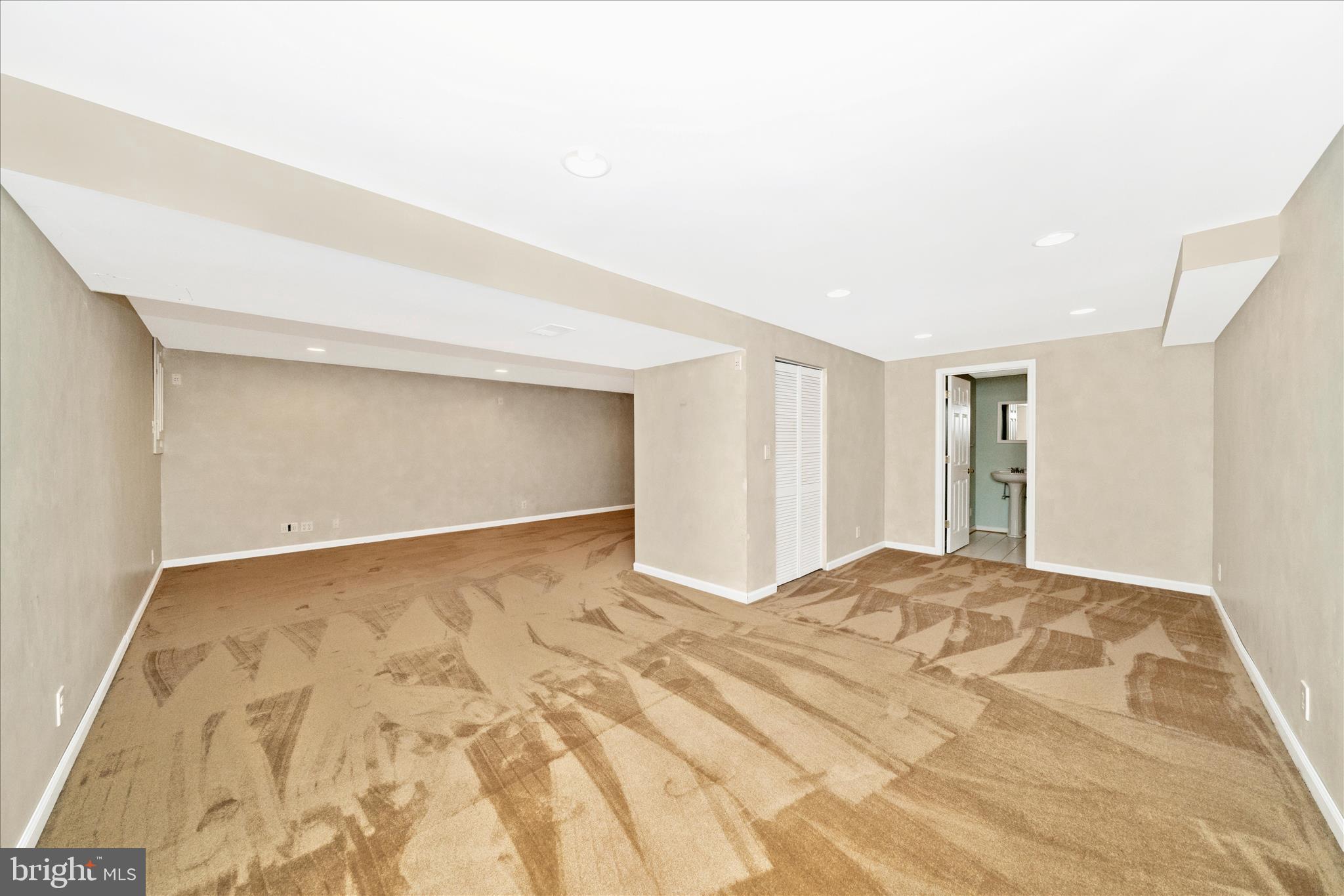 5623 ROUNDTREE LANE