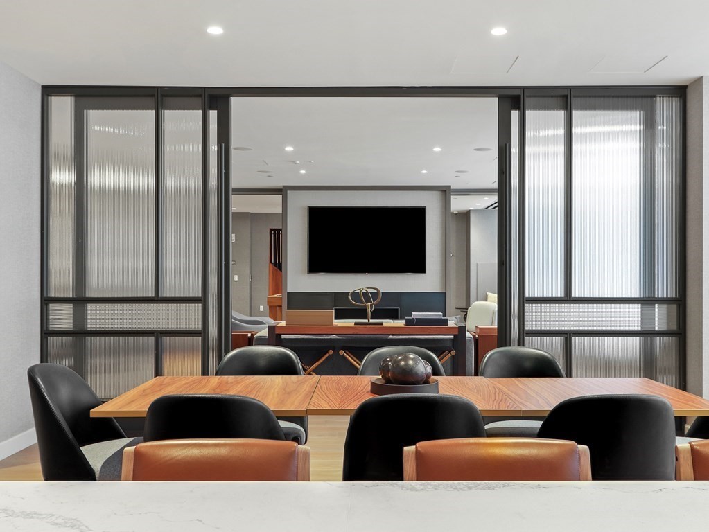 380 Harrison Ave # 1006