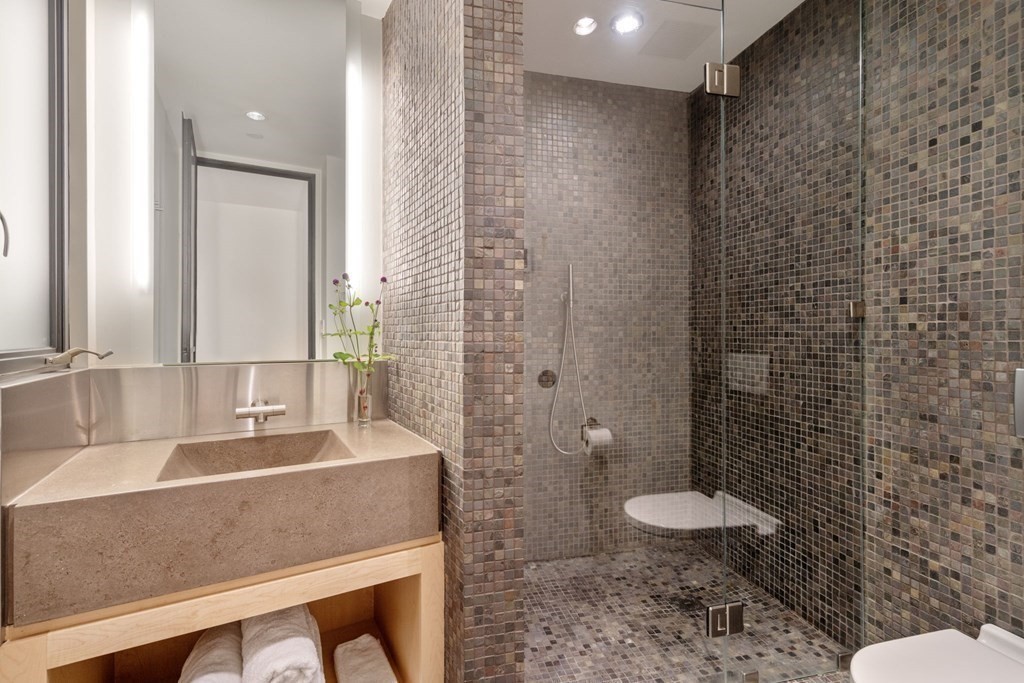 485 Harrison Ave Unit: PH609