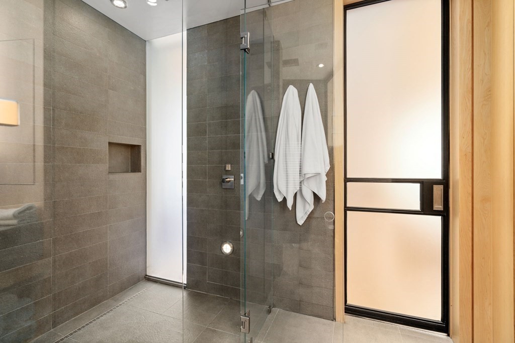 485 Harrison Ave Unit: PH609