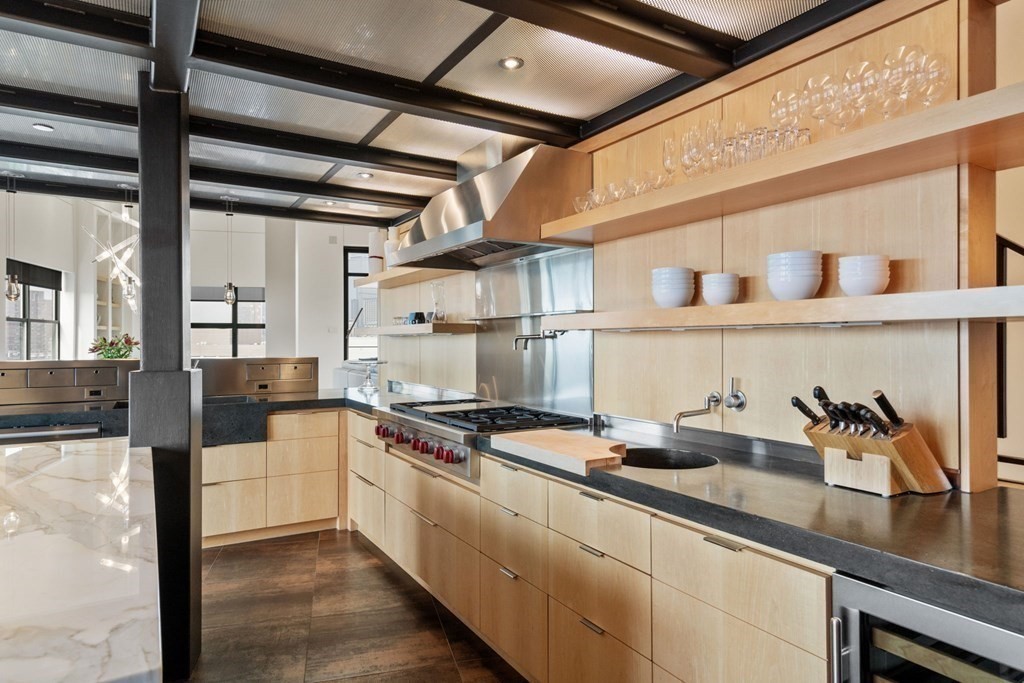 485 Harrison Ave Unit: PH609