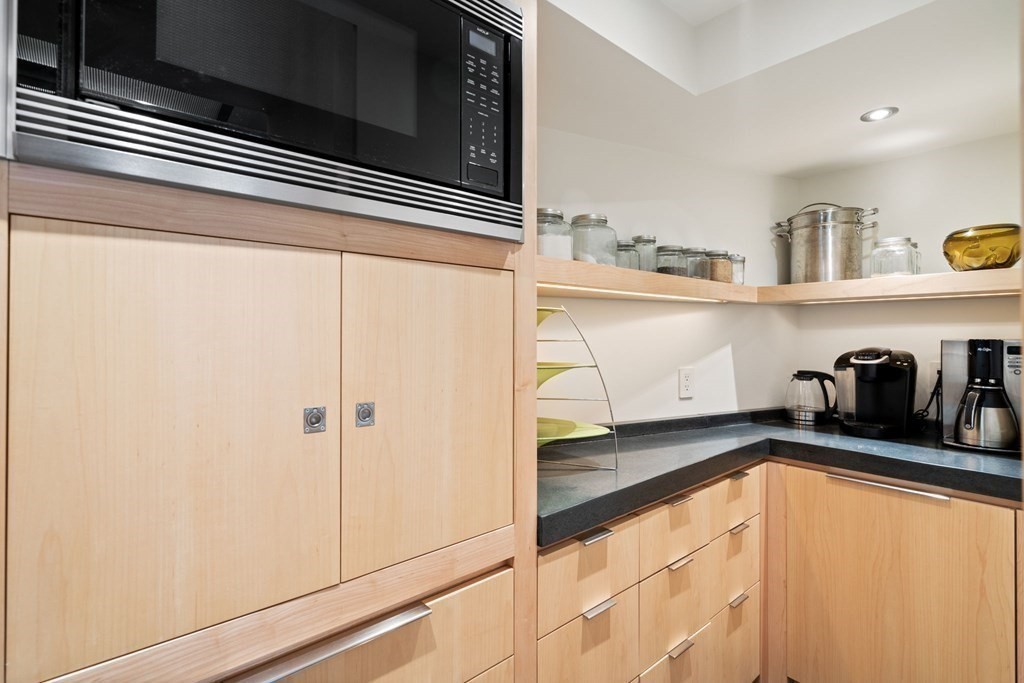 485 Harrison Ave Unit: PH609