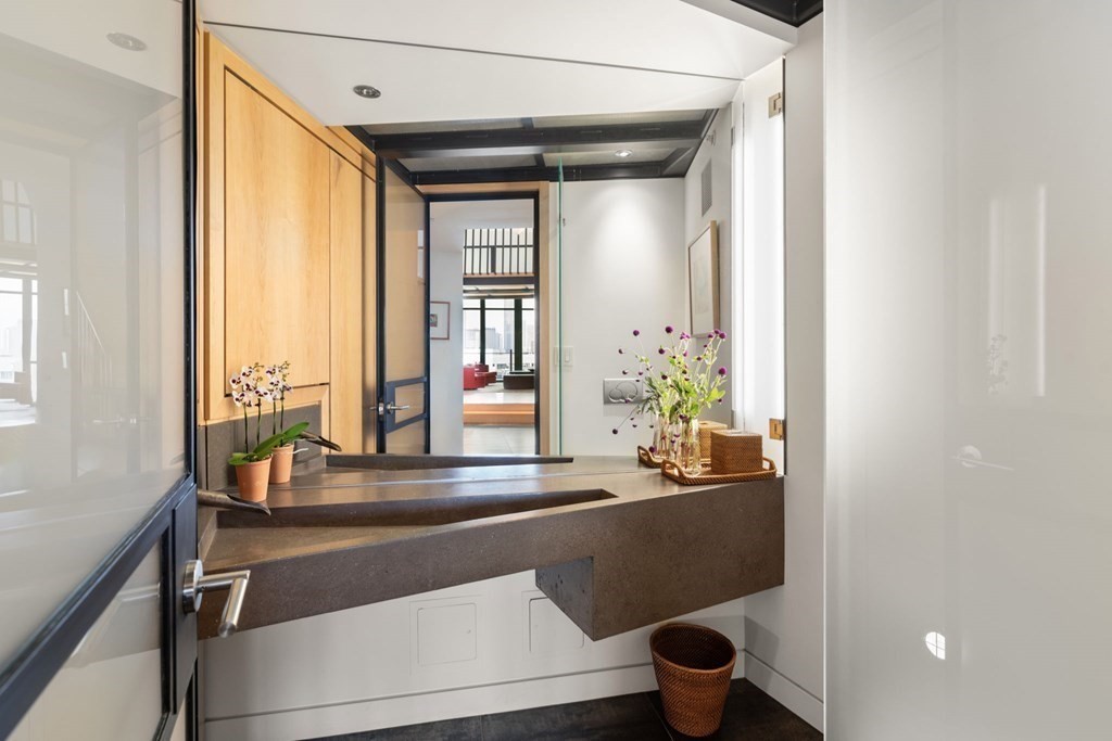 485 Harrison Ave Unit: PH609