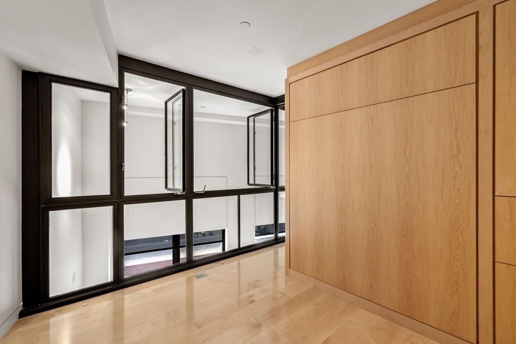 485 Harrison Ave Unit: PH609