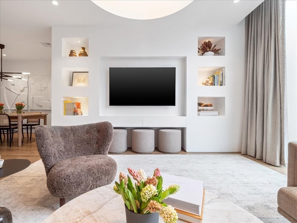 30 Union Park St # 402