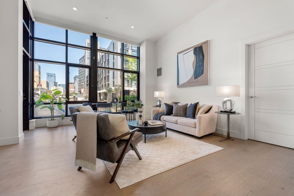 40 Traveler St # 115