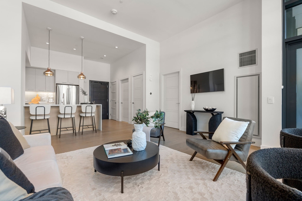 40 Traveler St # 115