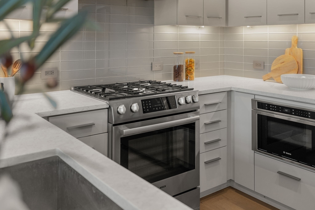 40 Traveler St # 115