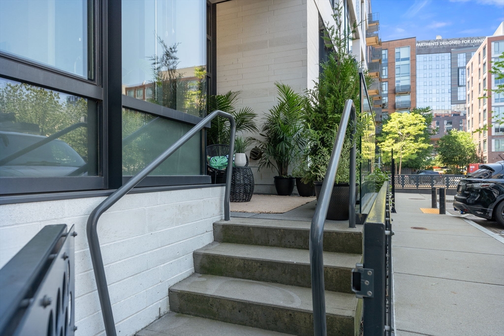 40 Traveler St # 115