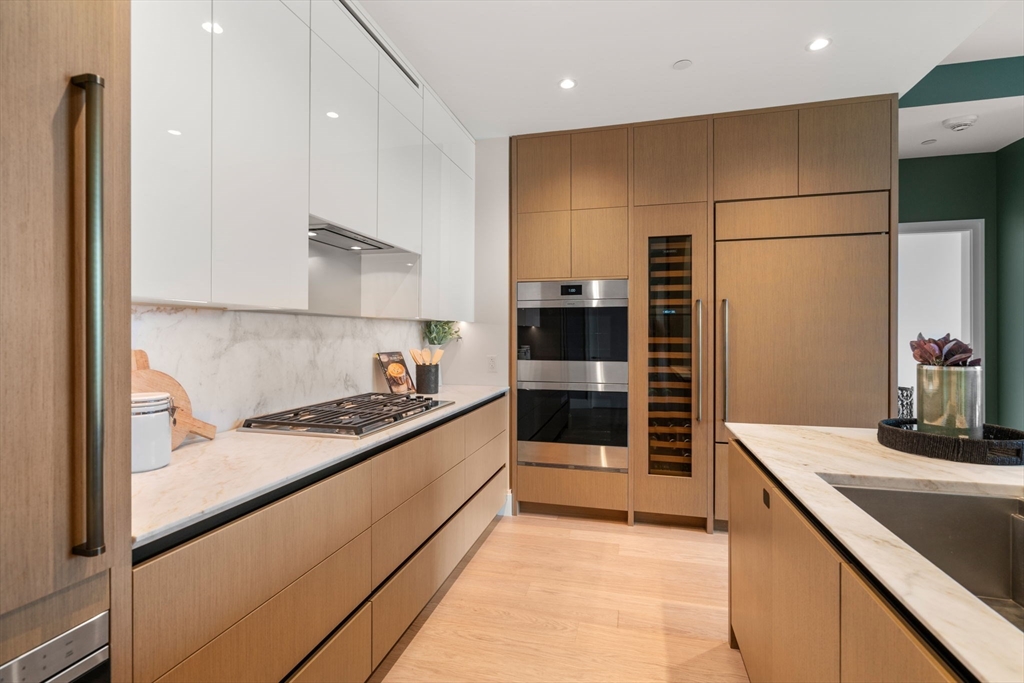 380 Harrison Ave Unit: PH1H