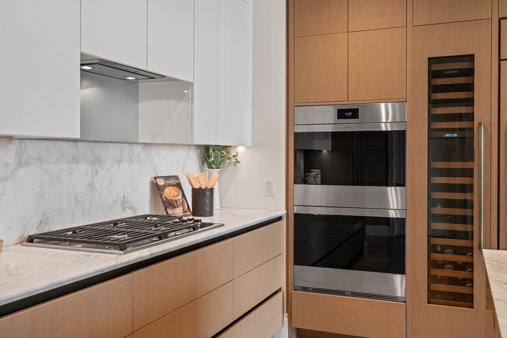 380 Harrison Ave Unit: PH1H