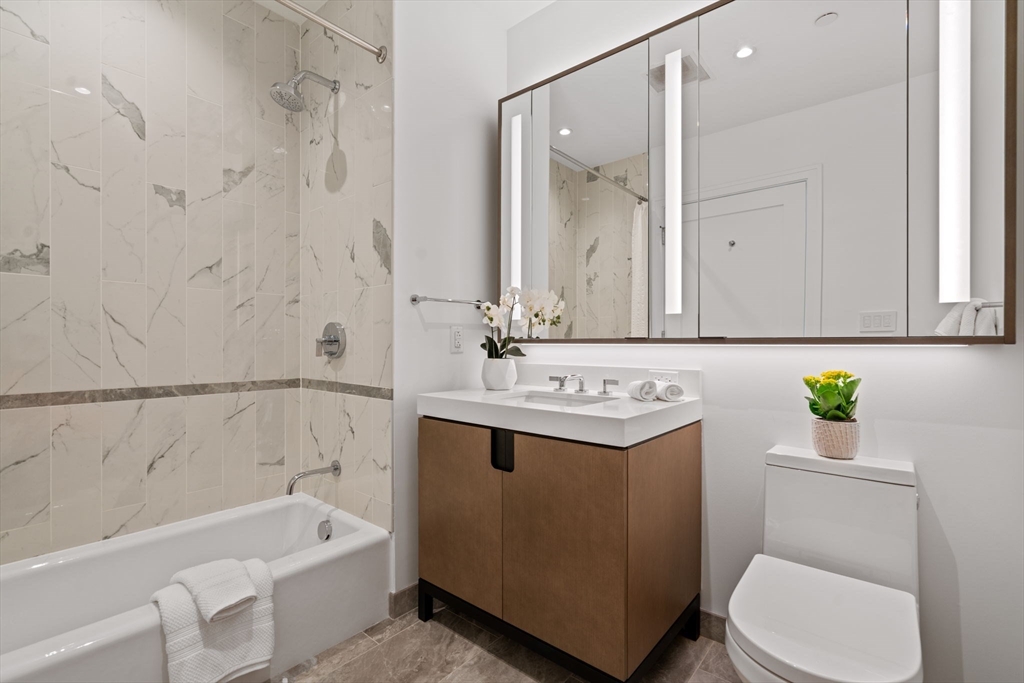 380 Harrison Ave Unit: PH1H