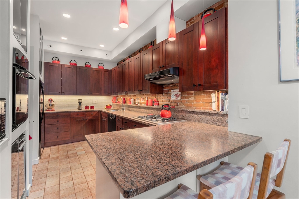 24 Greenwich Park PH Unit: 2 & PH