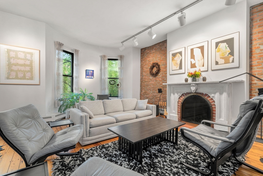 24 Greenwich Park PH Unit: 2 & PH