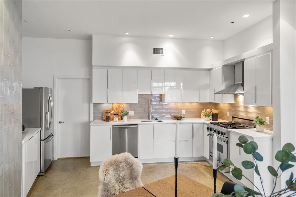 1200 Washington St # 216