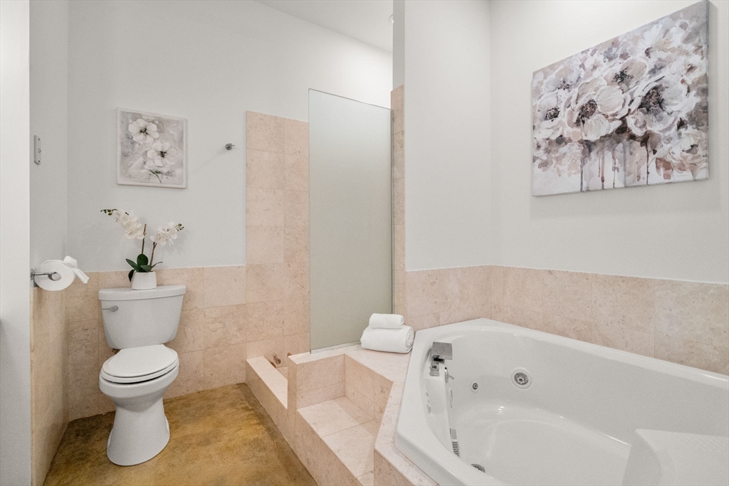 1200 Washington St # 216