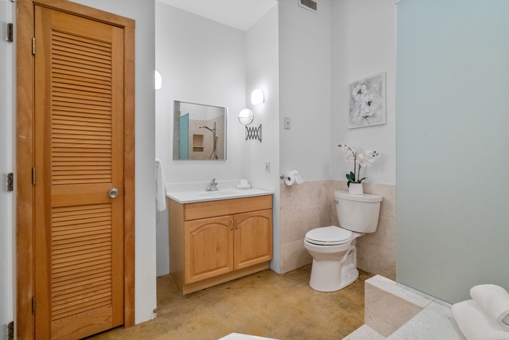 1200 Washington St # 216