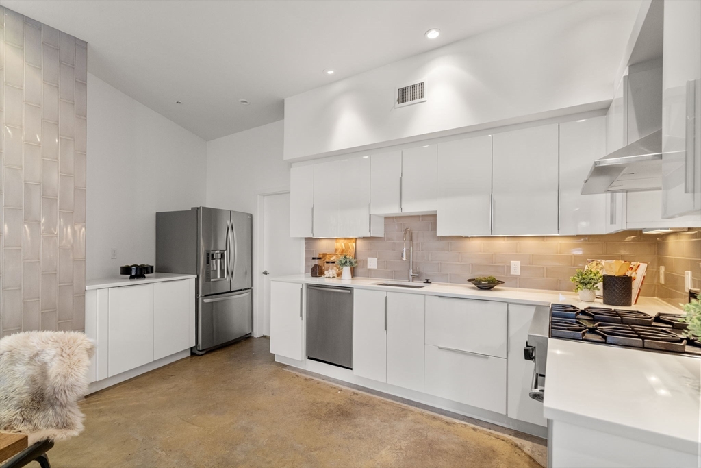 1200 Washington St # 216