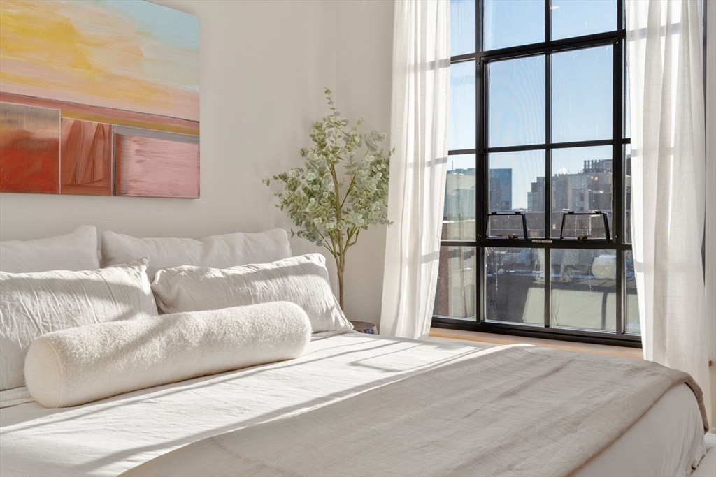 76 Wareham St Unit: PHD