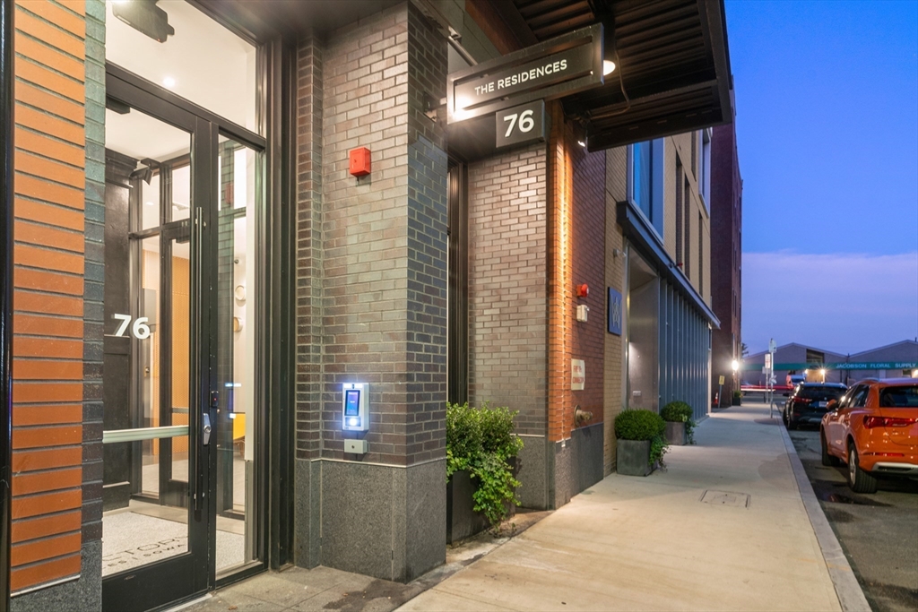 76 Wareham St Unit: PHD