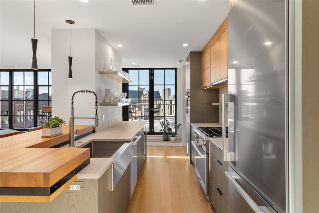 76 Wareham St Unit: PHD